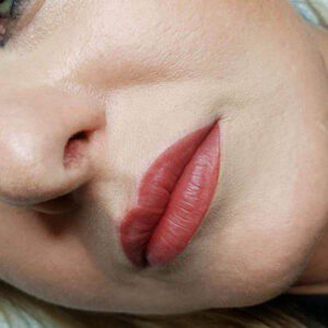 Aneta Budzinska makijaz permanentny usta