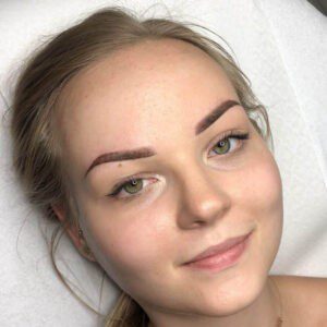 Aneta Budzinska makijaz permanentny brwi