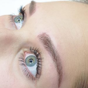 Aneta Budzinska makijaz permanentny brwi